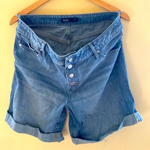 Vera Wang Bermuda shorts- never worn